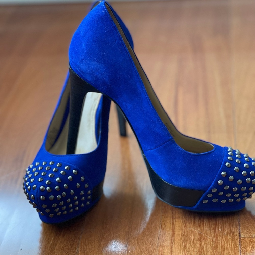 Stunning cobalt blue Kenneth Cole studded platform pumps